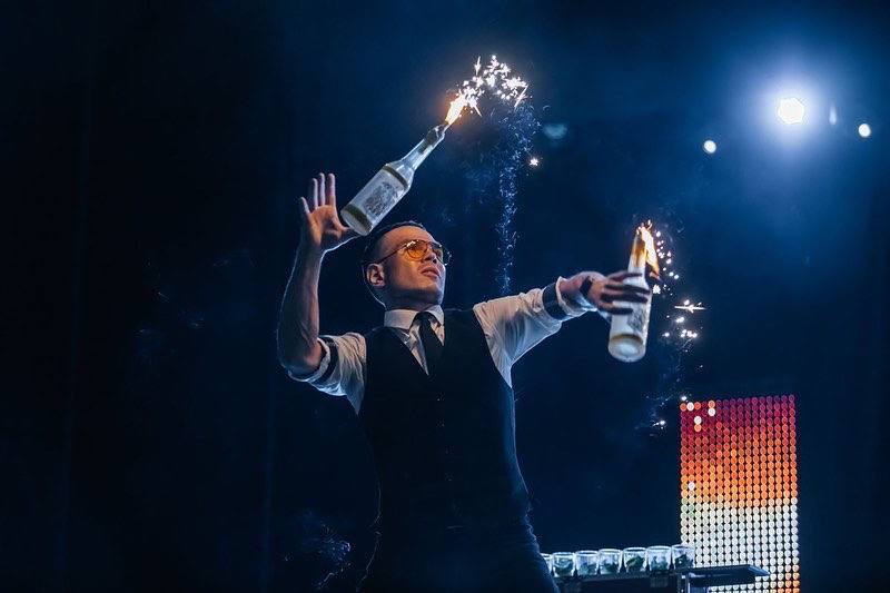 Бармен шоу Казань